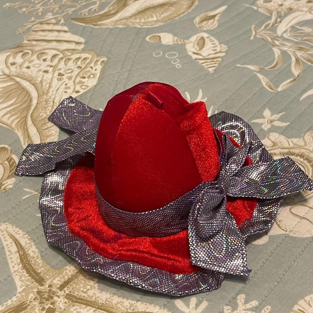 Mary Meyer Red Velvet Hat/ pen or pencil holder‎  - weighted and tagged